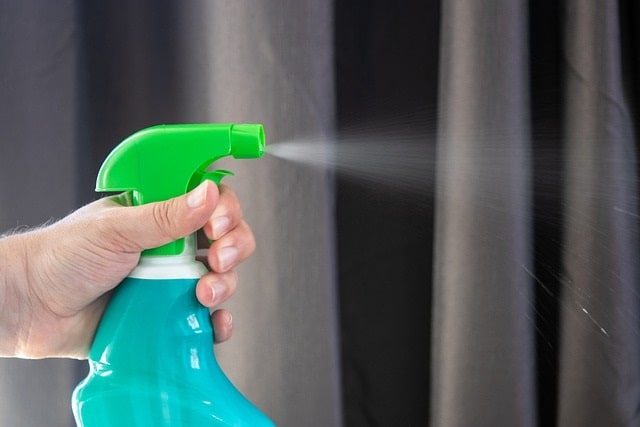 Spray di aceto per gatti